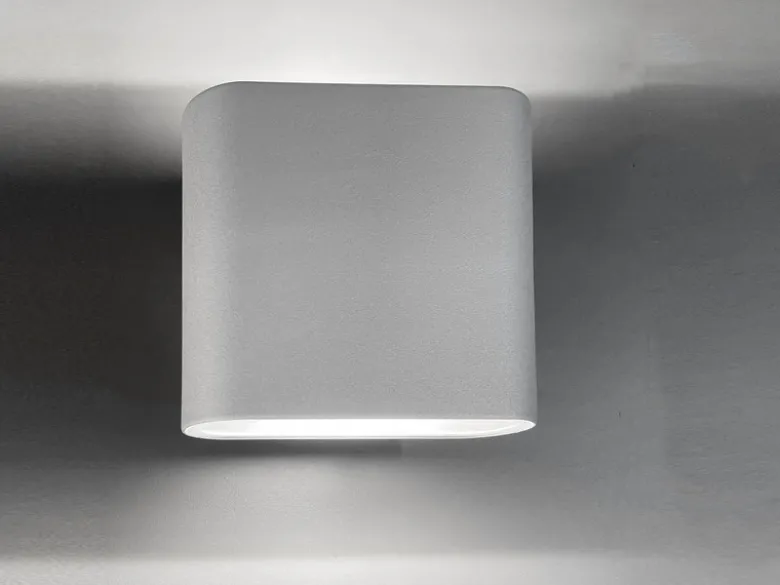 Akku Außenleuchte MAGNETIC Silber mit Bewegungsmelder, Breite 10cm
