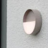 Akku Wandleuchte MEG dimmbar für Innen & Außen zum Kleben Sandfarben, Ø 15cm