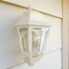 Außenwandleuchte Höhe 32,5cm Halbschale Creme mit reflektierender Rückwand