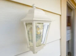Außenwandleuchte Höhe 32,5cm Halbschale Creme mit reflektierender Rückwand