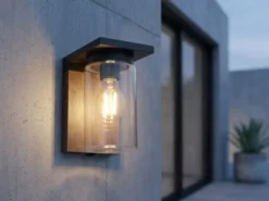 Außenwandleuchte Holzoptik mit E27 LED & Glas Lampenschirm, Höhe 19cm