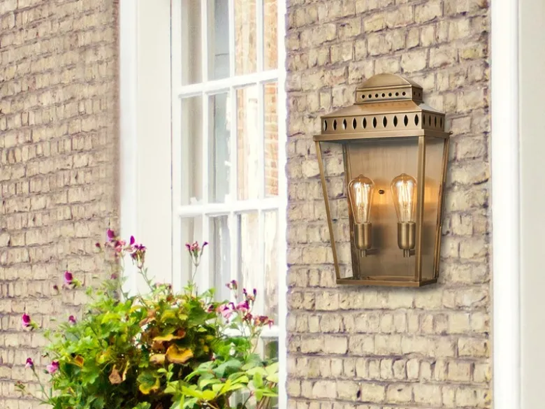 Außenwandleuchte MANSION HOUSE im Landhausstil, Altmessing Höhe 49cm