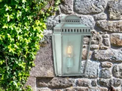 Außenwandleuchte MANSION HOUSE im Landhausstil mit Patina Höhe 37,5cm
