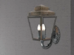 Außenwandleuchte MANSION HOUSE im Landhausstil, Altmessing Höhe 48cm