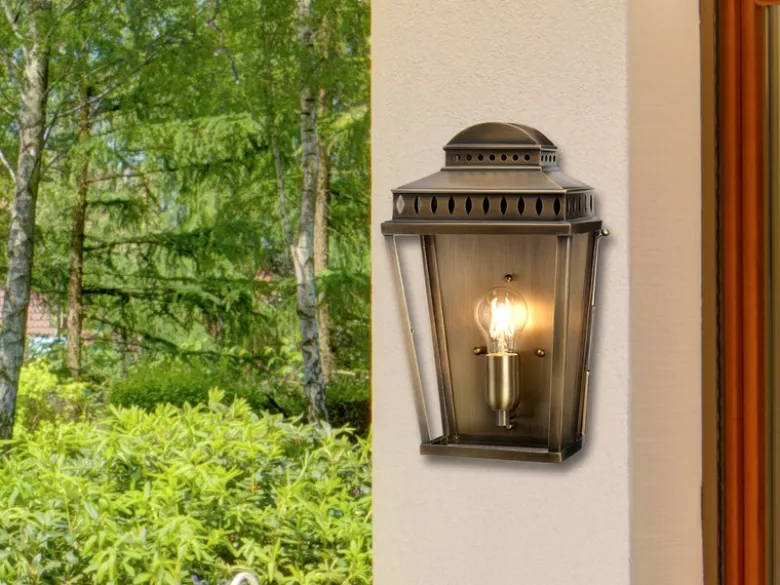 Außenwandleuchte MANSION HOUSE im Landhausstil, Altmessing Höhe 37,5cm