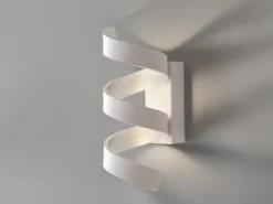 Ausgefallene LED Wandleuchte HELIX Weiß / Silber, Höhe 26cm