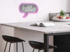 Ausgefallene Neon LED Wandleuchte HELLO mit USB Kabel & Schalter, Breite 43cm