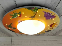 Coole Deckenlampe mit Dino Motiv fürs Kinderzimmer, Schlummerlicht, bunt Ø 54cm