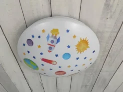 Coole Deckenlampe mit Weltall Motiv fürs Kinderzimmer, bunt Ø 35cm