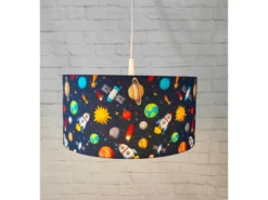 Coole Weltall Hängelampe für Kinderzimmer mit Stoffschirm, bunt Ø 35cm