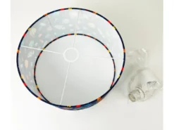 Coole Weltall Hängelampe für Kinderzimmer mit Stoffschirm, bunt Ø 35cm
