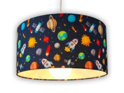 Coole Weltall Hängelampe für Kinderzimmer mit Stoffschirm, bunt Ø 35cm