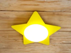 Deckenleuchte Stern fürs Kinderzimmer mit Holz in Sonnengelb, Ø 53cm & E27 LED