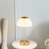 Dimmbare Akku Tischleuchte SARIMA per USB aufladbar, Messing, Höhe 31cm