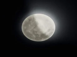 Dimmbare LED Deckenleuchte LUNAR mit Nachtlicht, Mondphasen Fernbedienung Ø40cm