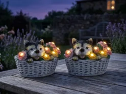 2er Set LED Deko Solarleuchten Hund und Blumen im Korb, Höhe 13,5cm