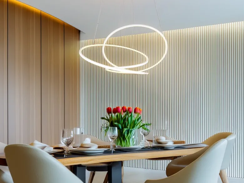 Große dimmbare LED Pendelleuchte DARVIN in Weiß, Breite 84cm