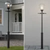 Große LED Mastleuchte Aluminium Schwarz mit Glaskugel, Höhe 240cm