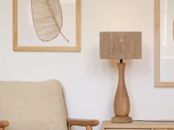 Große LED Tischleuchte aus Naturholz mit Lampenschirm aus Jute, Höhe 54cm