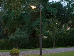 Große Mastleuchte VEGA aus Aluminium Schwarz, Höhe 240cm