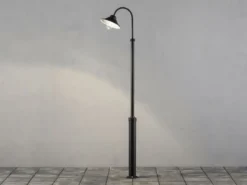 Große Mastleuchte VEGA aus Aluminium Schwarz, Höhe 240cm