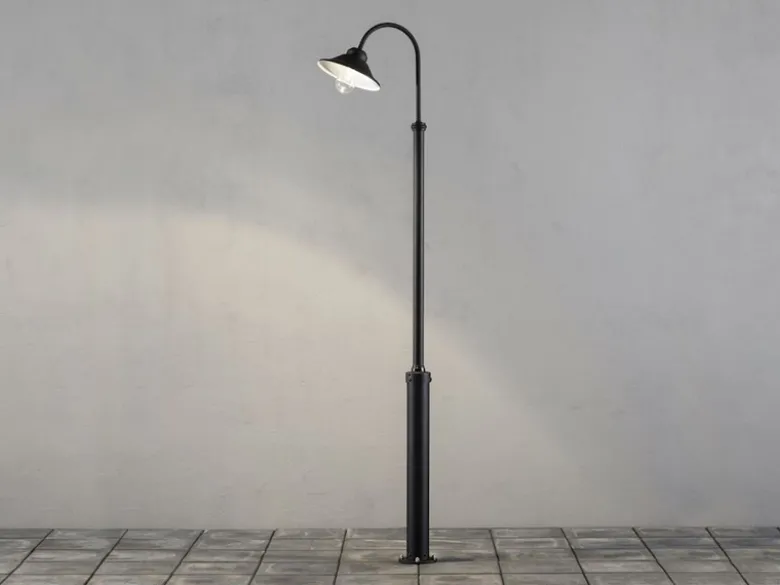Große Mastleuchte VEGA aus Aluminium Schwarz, Höhe 240cm