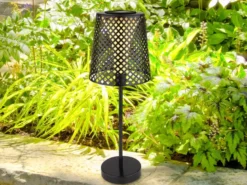 Große Solar Tischleuchte, Metall schwarz mit Musterstanzungen Höhe 50cm