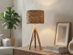 Große Tischlampe mit Holz Dreibein & E27 Schirm Wasserhyazinthe, Höhe 57cm