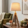 Große Tischlampe mit Holz Dreibein & E27 Leinen Lampenschirm Beige, Höhe 55cm