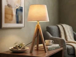 Große Tischlampe mit Holz Dreibein & E27 Leinen Lampenschirm Beige, Höhe 55cm