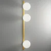 Große Wandleuchte ENOIRE 3-flammig Gold mit Glaskugeln Opalweiß, Höhe 90cm