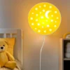 Kinderzimmer Wandlampe Mond & Sterne Gelb, Schalter & Stecker, Ø25cm