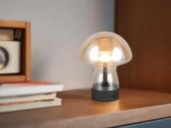 Kleine Akku Tischlampe DOOLEY aus Glas Bernsteinfarben, Höhe 18cm