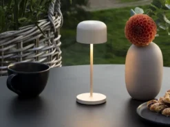 Kleine Akku Tischleuchte LILLE per USB aufladbar, Beige Höhe 20cm