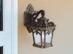 Kleine antike Außenwandleuchte TOURNAI hängend Bronzefarbig, Höhe 27cm