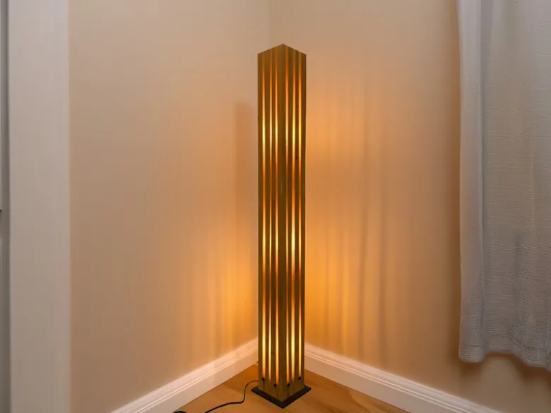 Kleine dimmbare LED Stehleuchte mit Naturholz, Höhe 120cm