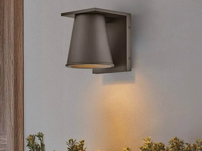 Kleine LED Außenwandleuchte HANS Bronzefarbig, Salzluft resistent, Höhe 15,5cm