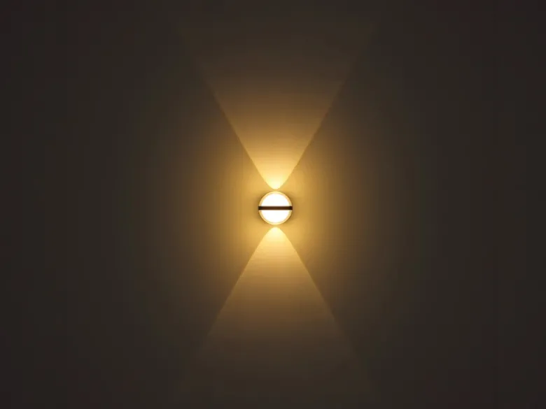 Kleine LED Außenwandleuchte ILLI Kugel aus Aluminium in Anthrazit, Höhe 11cm