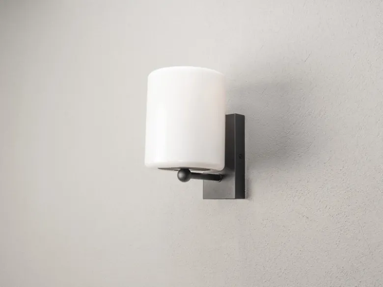 Kleine LED Außenwandleuchte mit Kunststoff Lampenschirm, Höhe 22cm