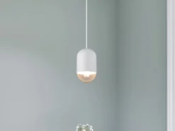 Kleine LED Pendelleuchte einflammig aus Metall in Weiß, Ø 10cm