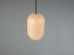 Kleine LED Pendelleuchte einflammig aus hellem Naturholz, Ø 10cm