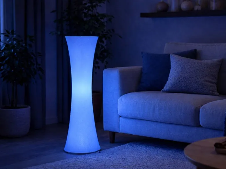 Kleine LED Stehlampe Stoff Weiß mit RGBW Leuchtmittel & Fernbedienung Höhe 123cm