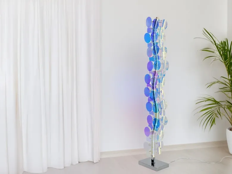 Kleine LED Stehleuchte PULSE aus irisierendem Kunststoff, Höhe 119cm