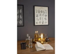 Kleine LED Tischleuchte Messing Sockel - Glaskugel Amber, Höhe 17,5cm