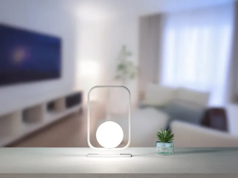Kleine LED Tischleuchte Metall mit Glaskugel Opalweiß, Höhe 26cm