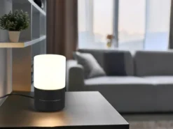 Kleine LED Tischleuchte per touch dimmbar, Schwarz mit Glasschirm, Höhe 15cm
