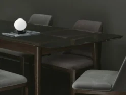 Kleine LED Tischleuchte Sockel Schwarz - Kugel Opalglas Weiß, Höhe 17,5cm
