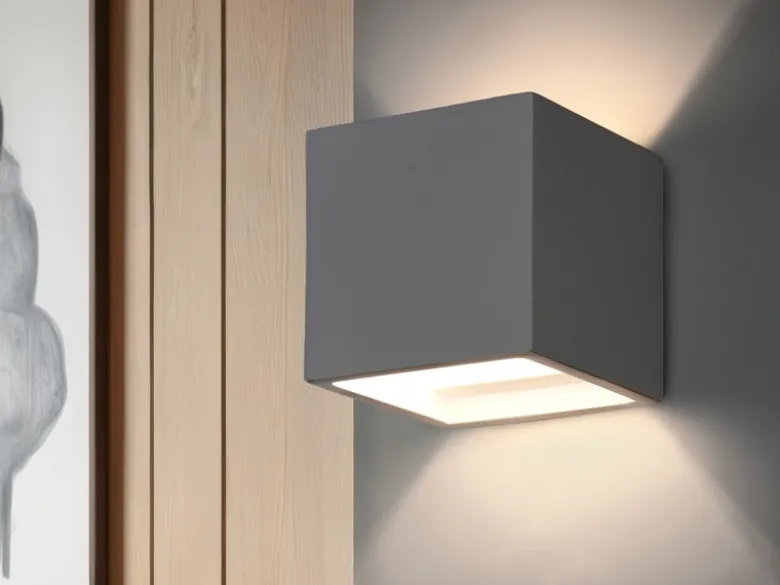 Kleine LED Wandleuchte aus Gips mit Up and Down Lichteffekt, Würfel 11,5cm