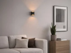 Kleine LED Wandleuchte Up and Down aus Metall Schwarz Gold, Höhe 10cm