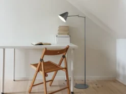 Kleine Stehlampe COSIMA mit Schwenkarm aus Metall Anthrazit, Höhe 126,5cm